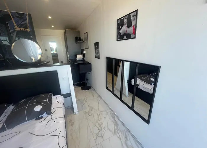 Naturiste Wild Heliopolis F 96 아파트 *
