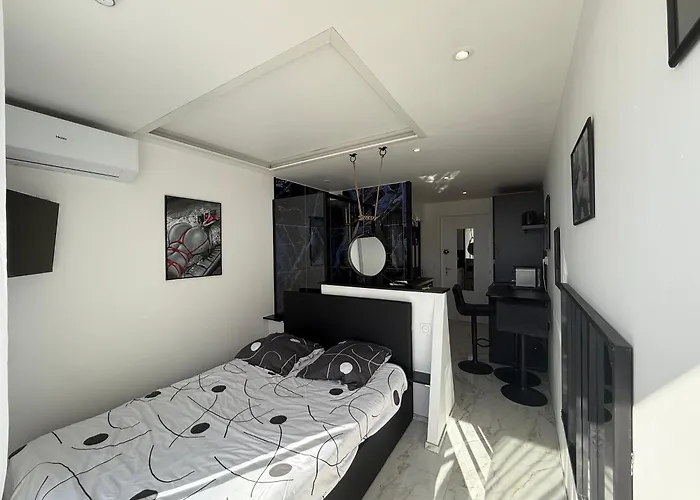 Naturiste Wild Heliopolis F 96 아파트 *